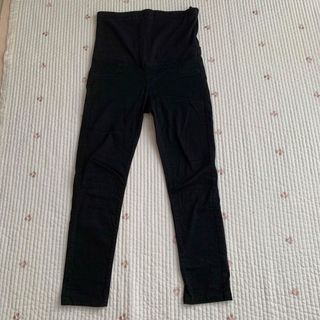 ユニクロ(UNIQLO)のマタニティ用ボトムス　Mサイズ　黒(マタニティボトムス)