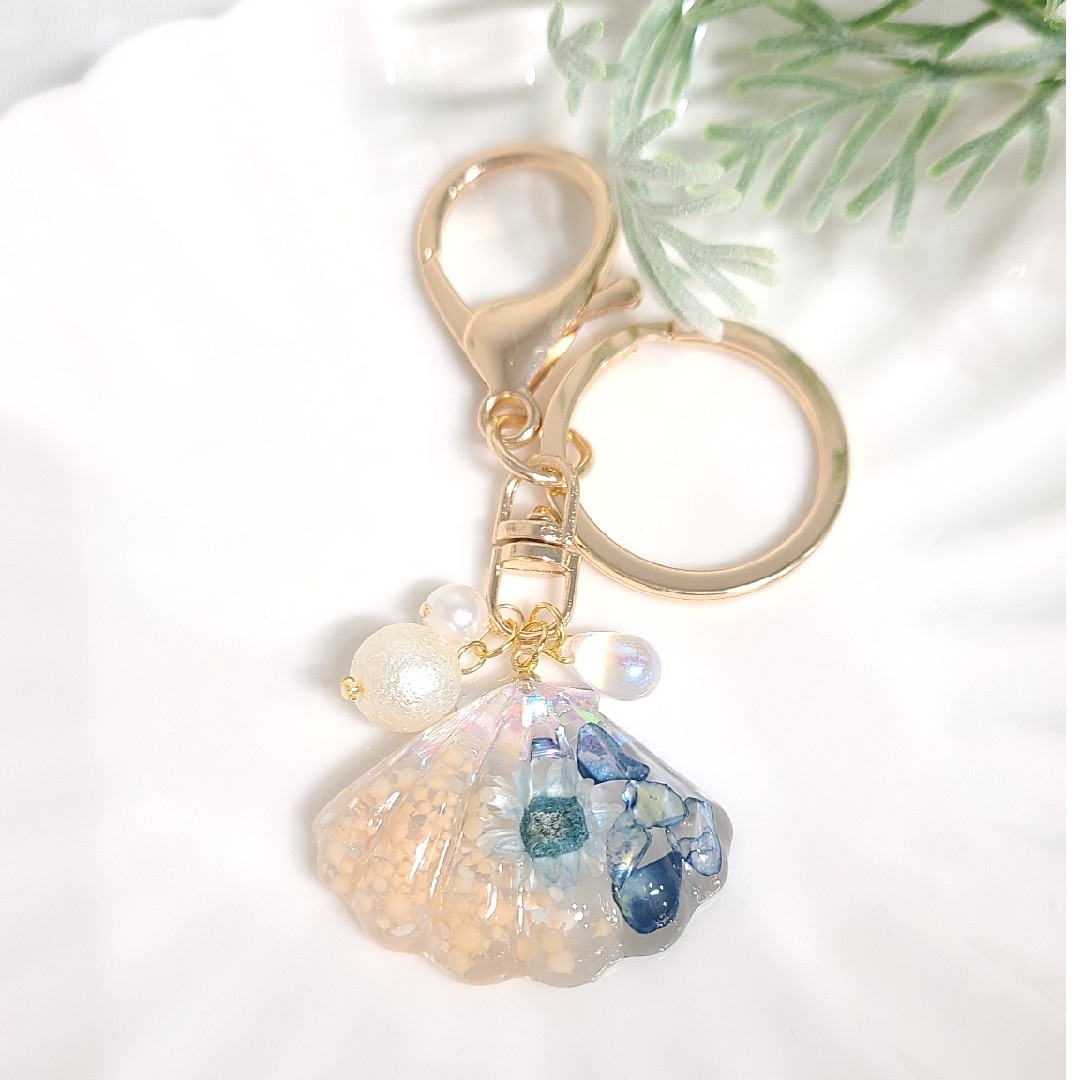 貝殻シリーズ　バッグチャーム　クリア ハンドメイドのファッション小物(バッグチャーム)の商品写真
