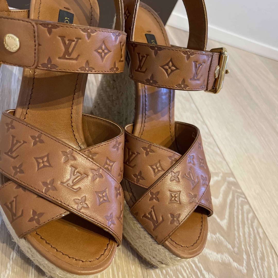 LOUIS VUITTON(ルイヴィトン)の【美品】LOUIS VUITTON サンダル レディースの靴/シューズ(サンダル)の商品写真