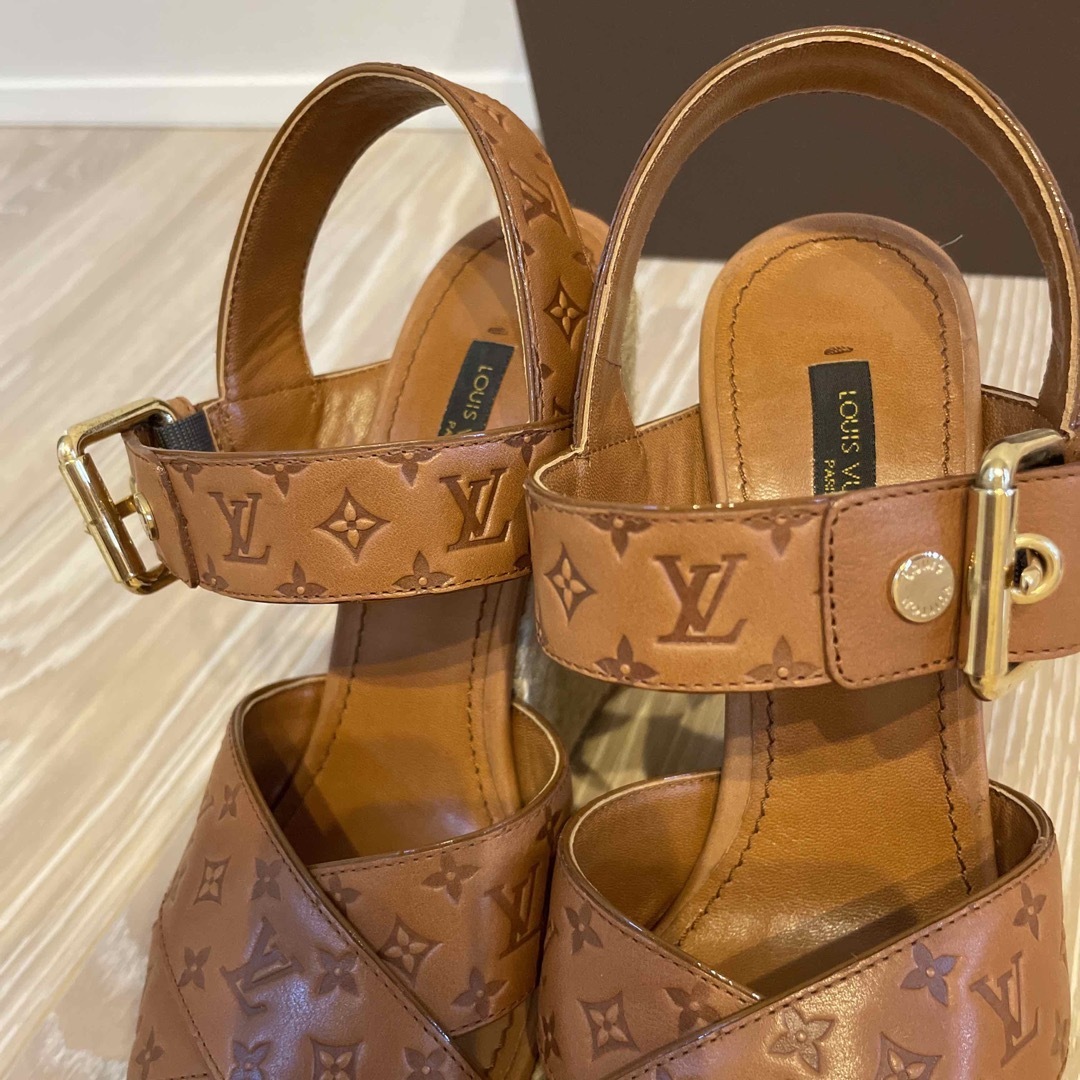 LOUIS VUITTON(ルイヴィトン)の【美品】LOUIS VUITTON サンダル レディースの靴/シューズ(サンダル)の商品写真