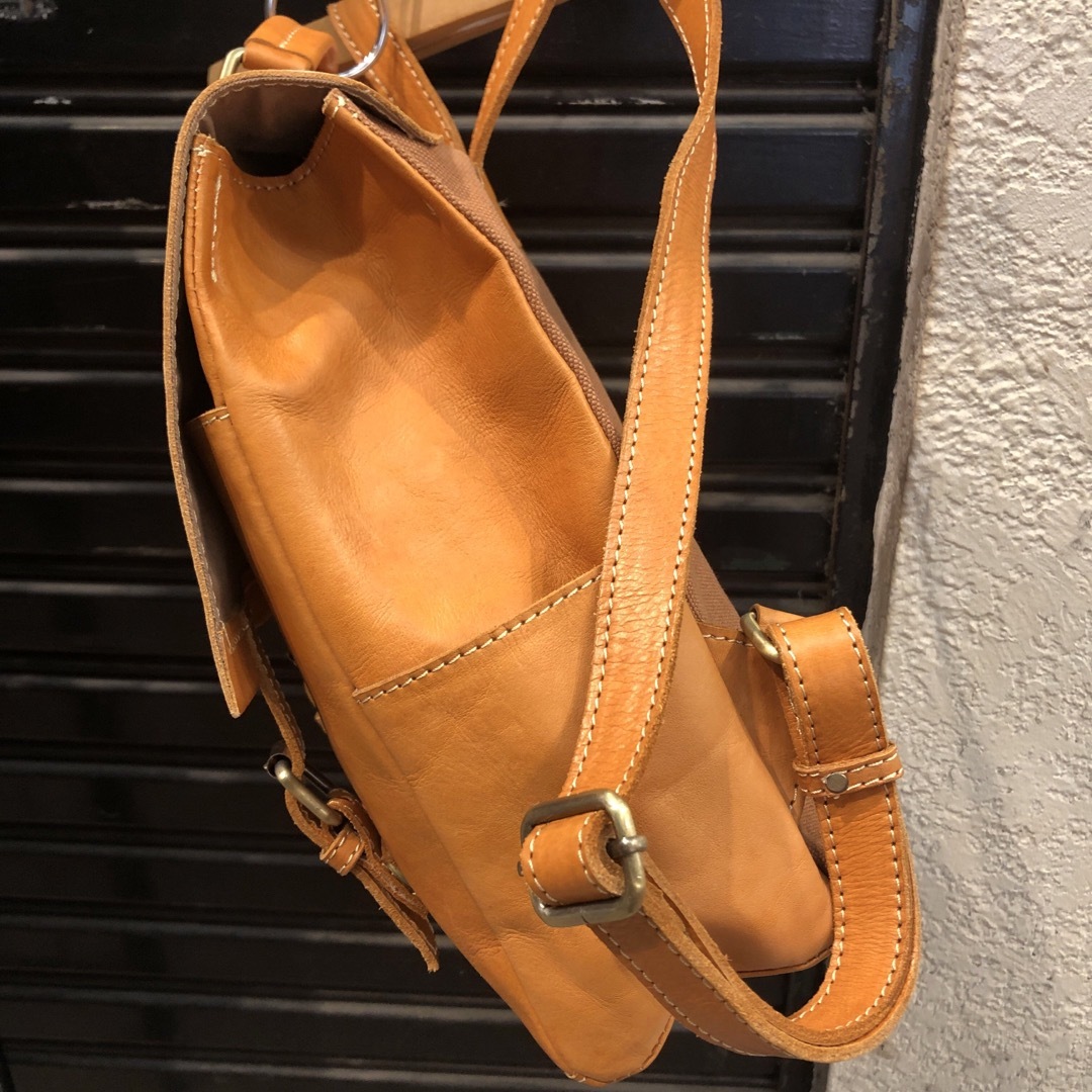 公式銀座 PEAKSPEAK「新品」【本革】『牛革』フラップリュック