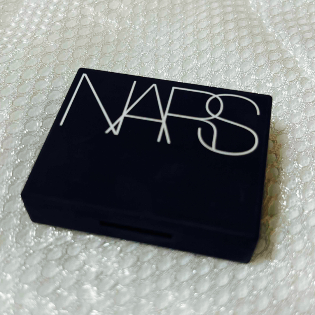 NARS(ナーズ)のNARS ハードワイヤーアイシャドー 5338 イリデッセントソフトゴールド コスメ/美容のベースメイク/化粧品(アイシャドウ)の商品写真