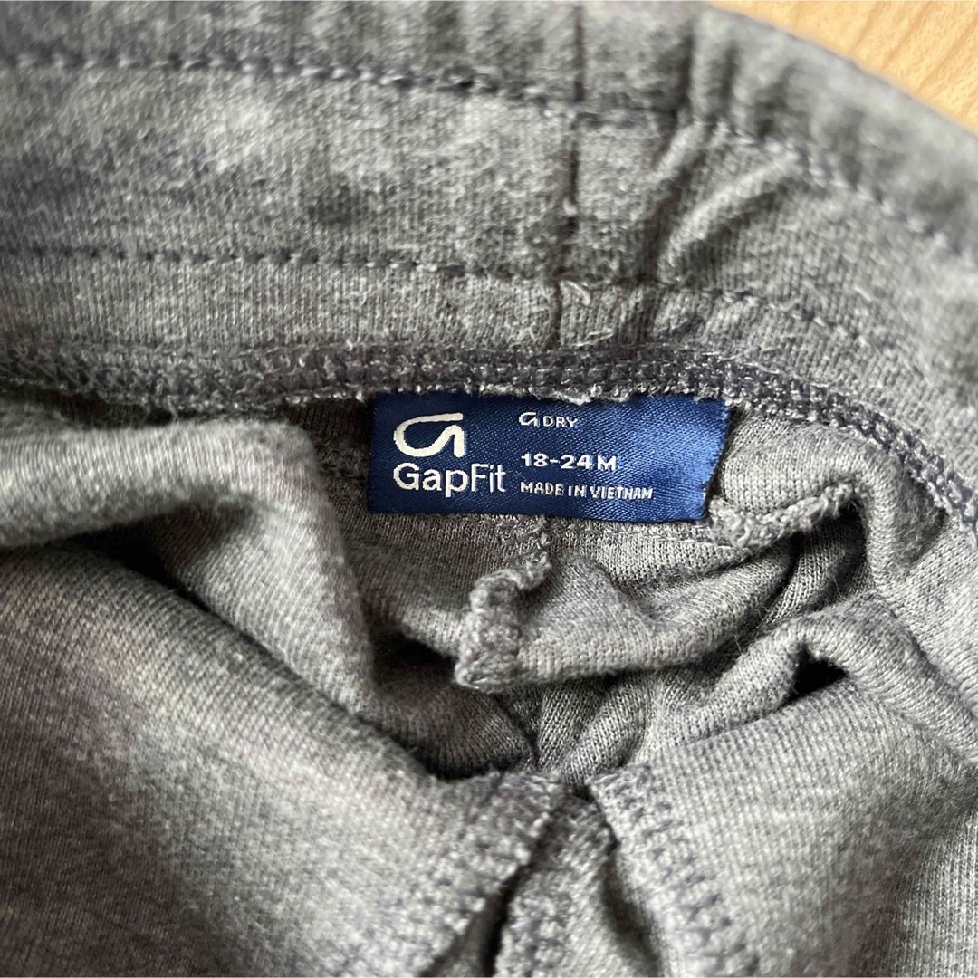 babyGAP(ベビーギャップ)のbaby GAP 長ズボン　80〜90cm キッズ/ベビー/マタニティのキッズ服男の子用(90cm~)(パンツ/スパッツ)の商品写真