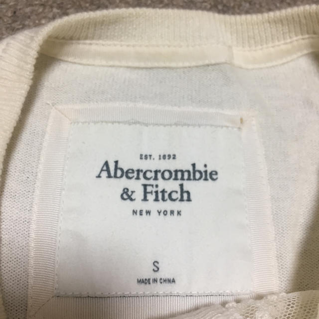 Abercrombie&Fitch(アバクロンビーアンドフィッチ)のアバクロレースカーディガン レディースのトップス(カーディガン)の商品写真