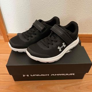 アンダーアーマー(UNDER ARMOUR)のアンダーアーマー UNDER ARMOUR キッズスニーカー　17センチ(スニーカー)