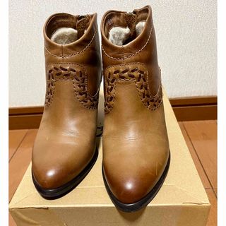 アグ(UGG)のUGG アグ　本革　ショート丈ブーツ(ブーツ)