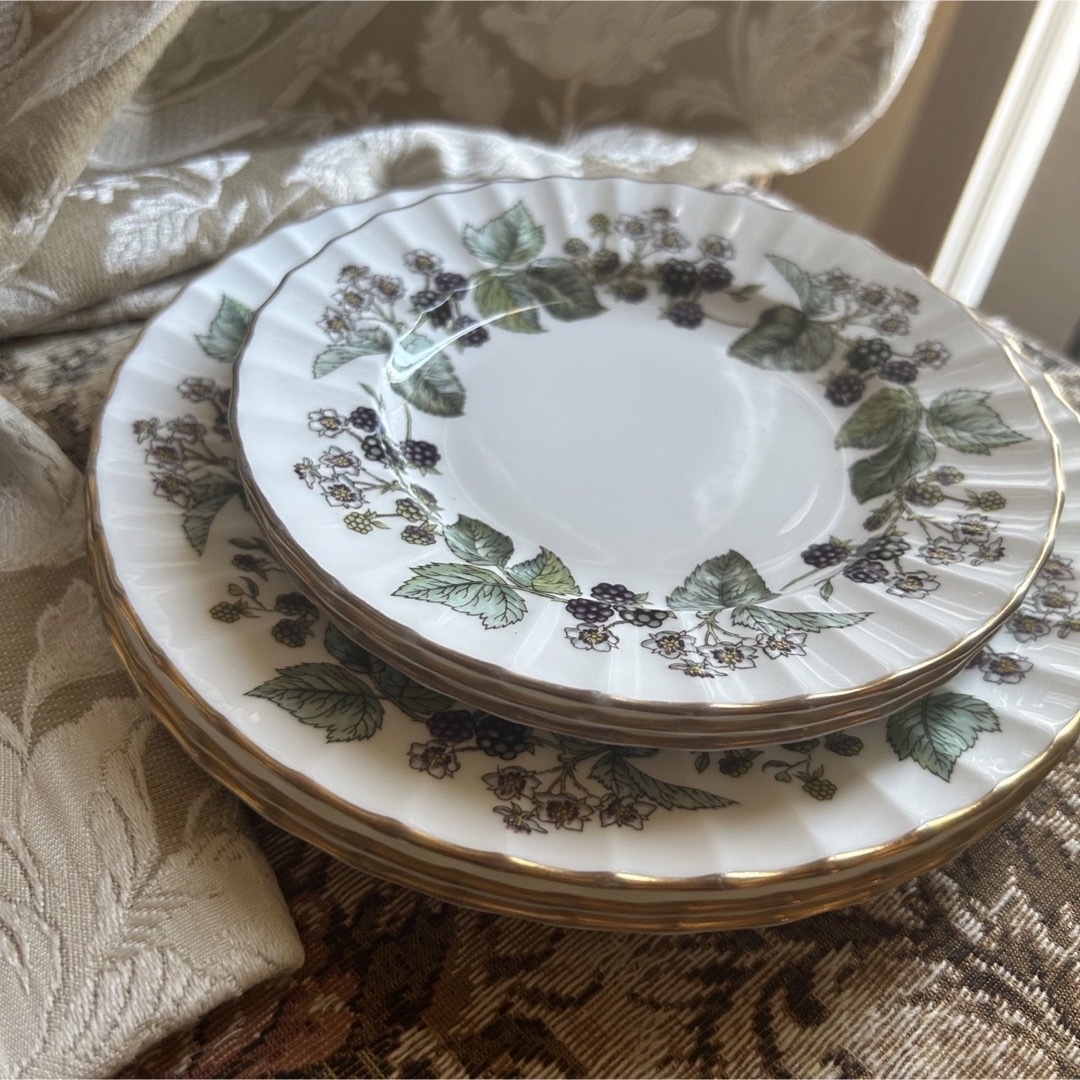 【美品】WEDGWOOD 大皿プレートゴールドケーキサーバー付き ボーンチャイナ