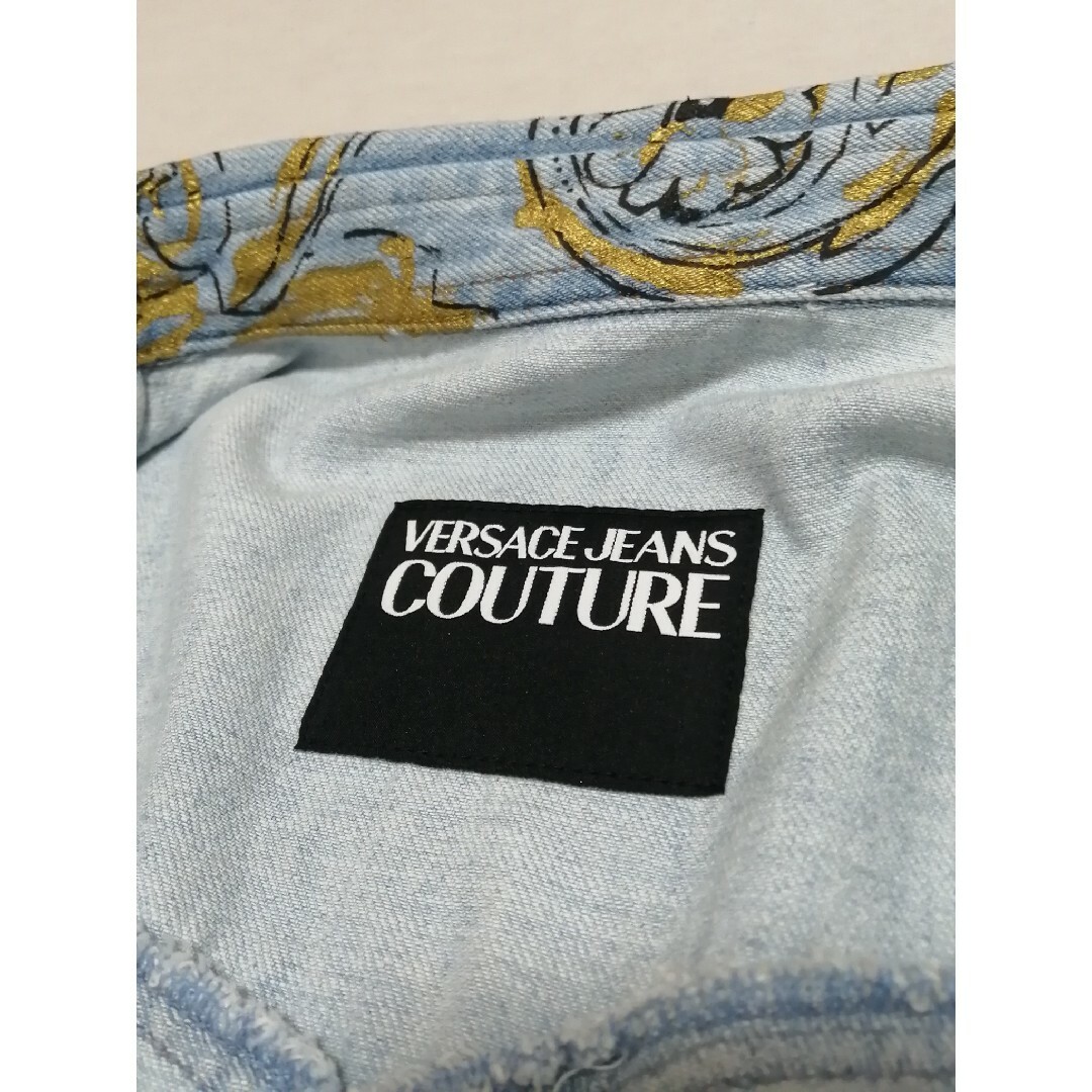 VERSACE(ヴェルサーチ)の新品・メンズ【Versace Jeans Couture】デニム　バロック柄 メンズのトップス(シャツ)の商品写真