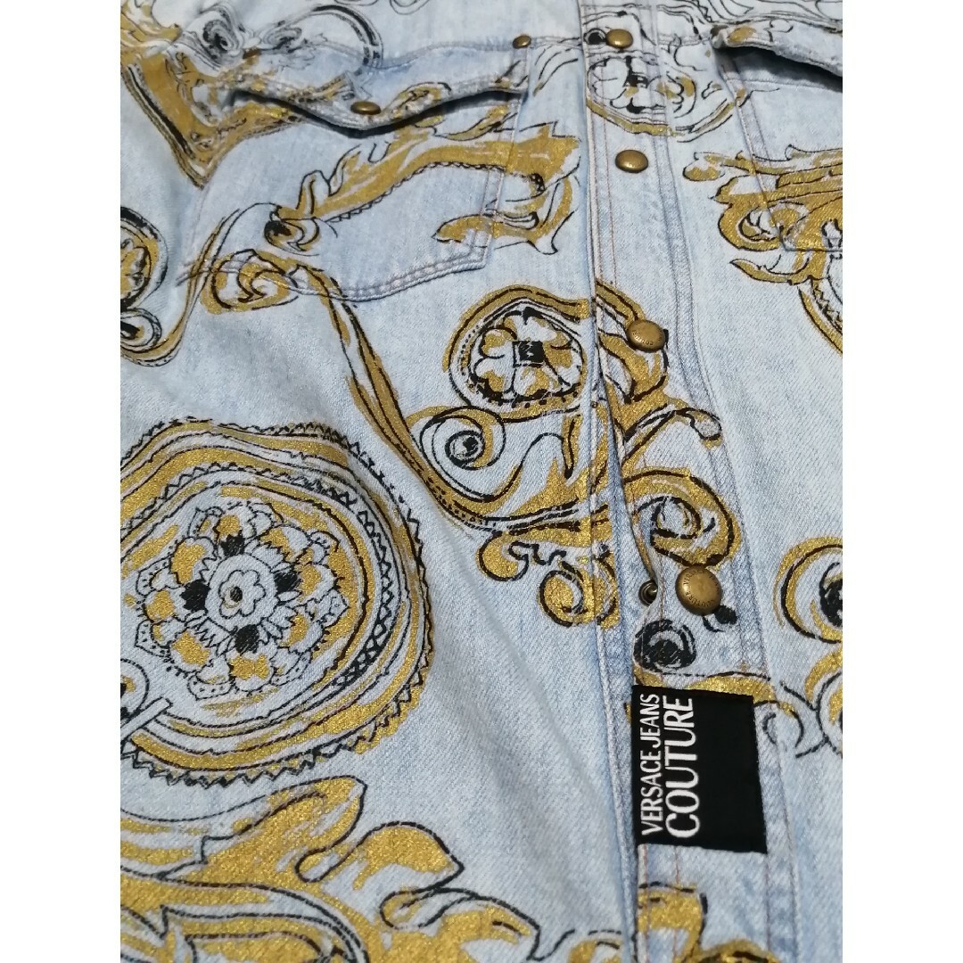 VERSACE(ヴェルサーチ)の新品・メンズ【Versace Jeans Couture】デニム　バロック柄 メンズのトップス(シャツ)の商品写真