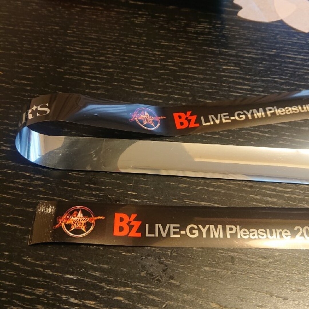 B'z(ビーズ)のB'z LIVE-GYM Pleasure 2023 STAR'S 銀テープ等 エンタメ/ホビーのタレントグッズ(ミュージシャン)の商品写真