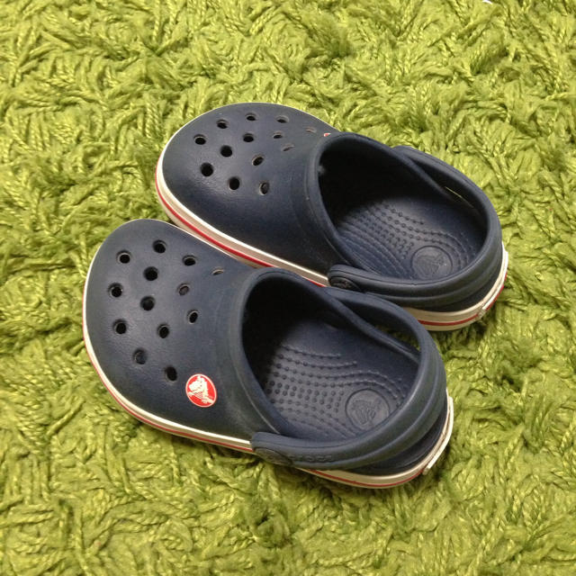 crocs(クロックス)のcrocs ベビー用 ネイビー キッズ/ベビー/マタニティのベビー靴/シューズ(~14cm)(その他)の商品写真