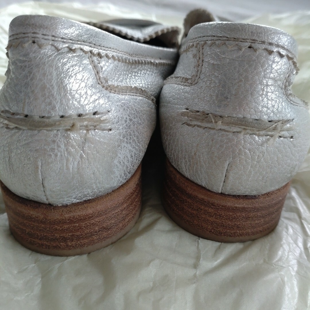 イタリア製calpierreシルバーレザーローファー レディースの靴/シューズ(ローファー/革靴)の商品写真