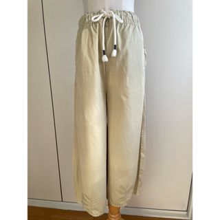 ザラ(ZARA)のZARA ザラ ☆ 美品 クロップドパンツ クリーム M～L相当(クロップドパンツ)