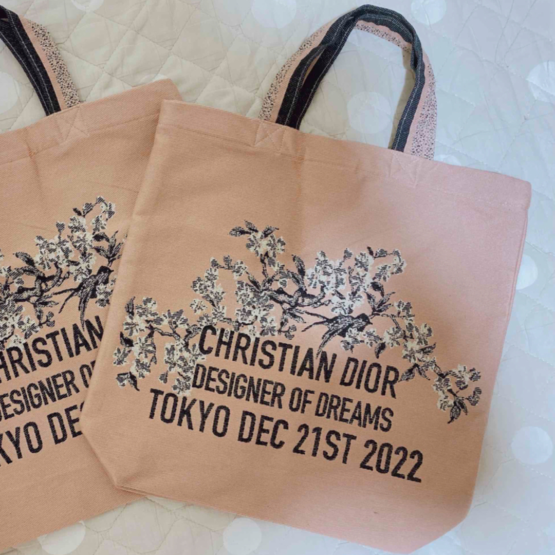 Christian Dior(クリスチャンディオール)のDior展　夢のクチュリエ　限定トートバッグ　ショップバック付き レディースのバッグ(トートバッグ)の商品写真