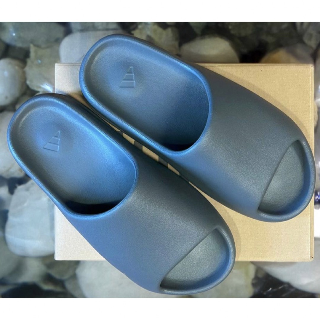 YEEZY（adidas）(イージー)の29.5 YEEZY Slide Slate Grey スレートグレー メンズの靴/シューズ(サンダル)の商品写真