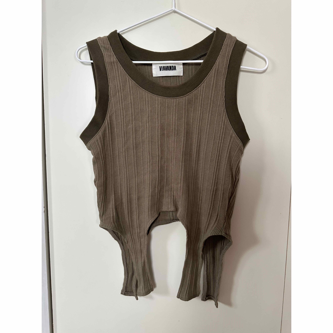 VIAVANDA DEFORMATION TANK / KHAKI タンクトップタンクトップ