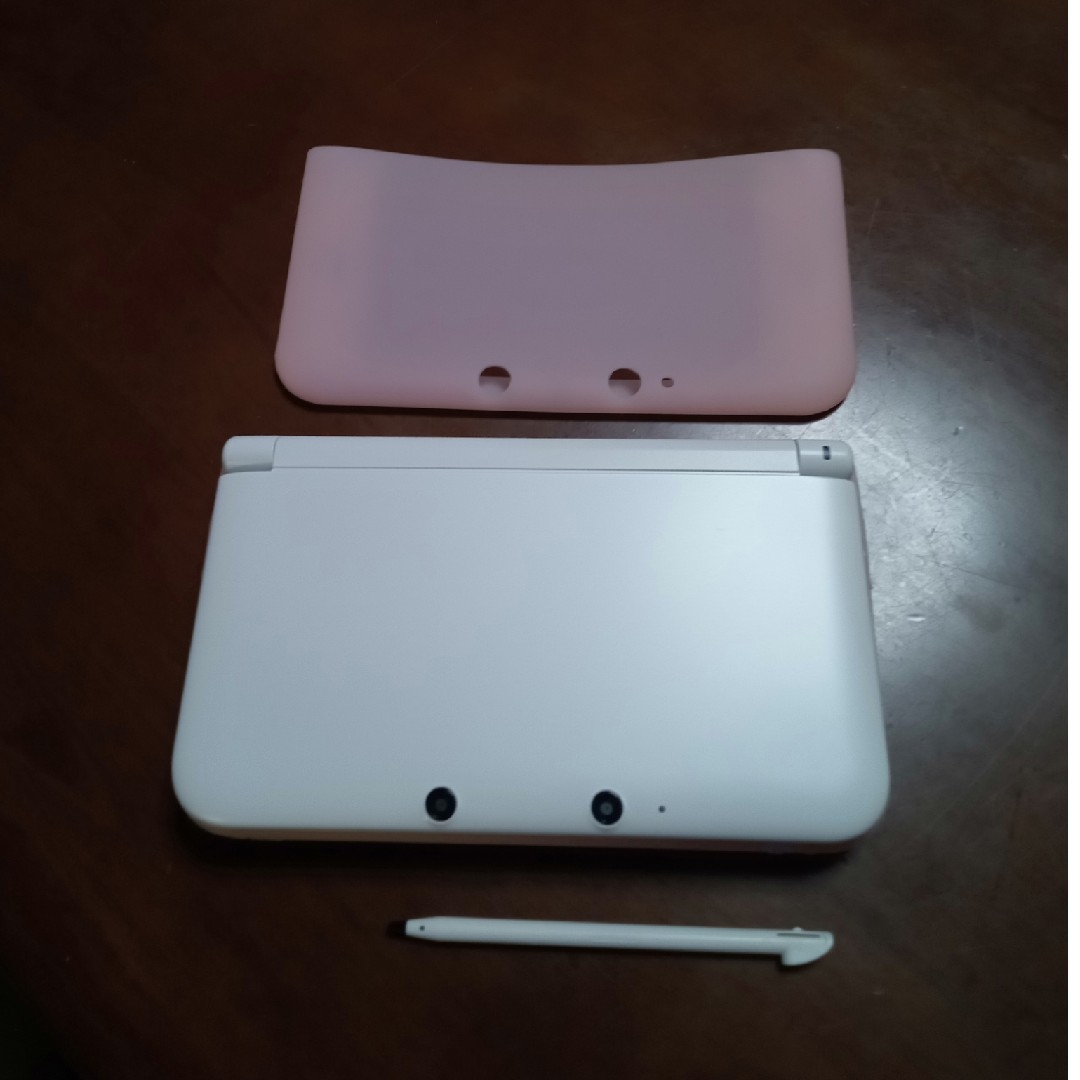 任天堂　３DS LL 本体　白