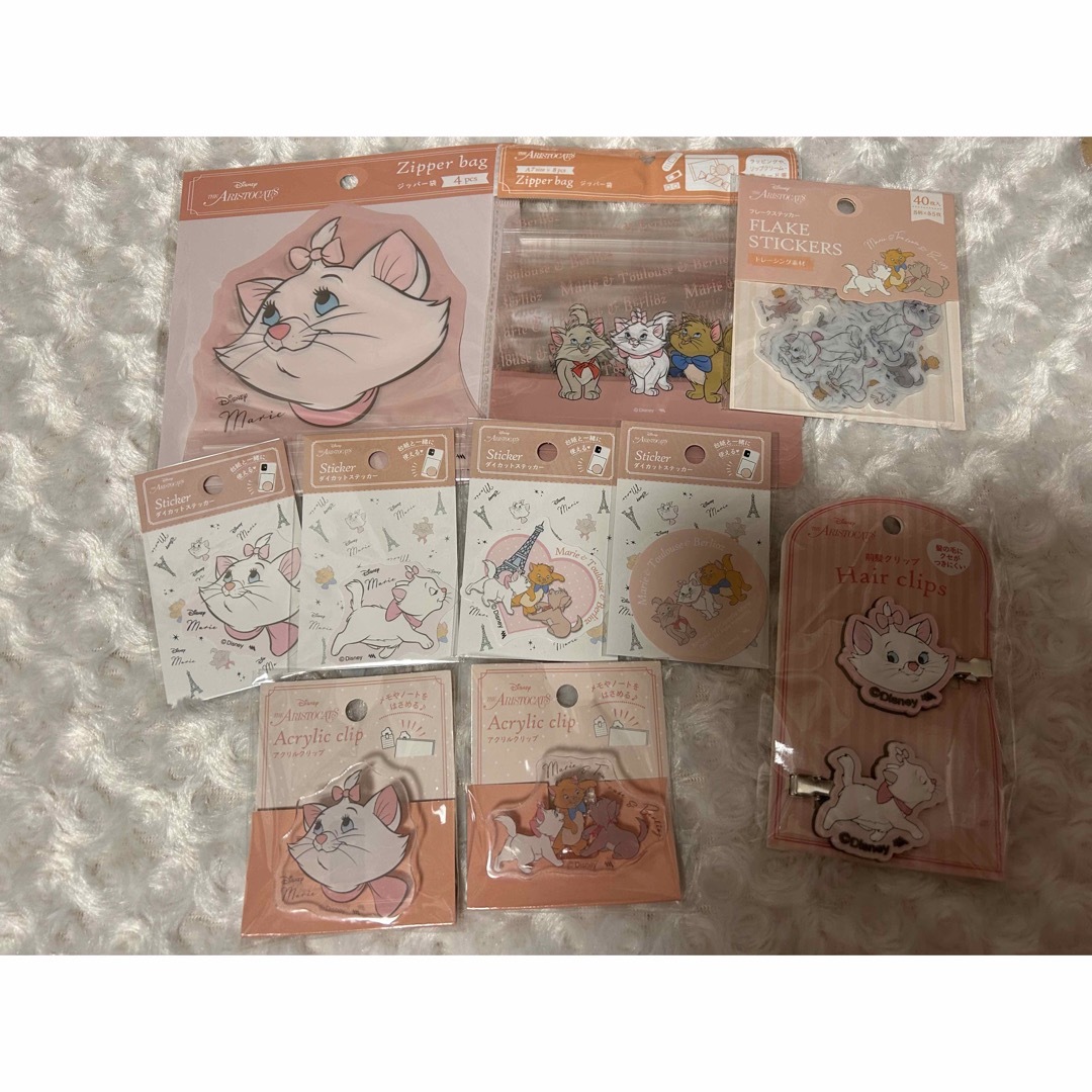 Disney(ディズニー)のセリア マリーちゃん ステッカー エンタメ/ホビーのおもちゃ/ぬいぐるみ(キャラクターグッズ)の商品写真