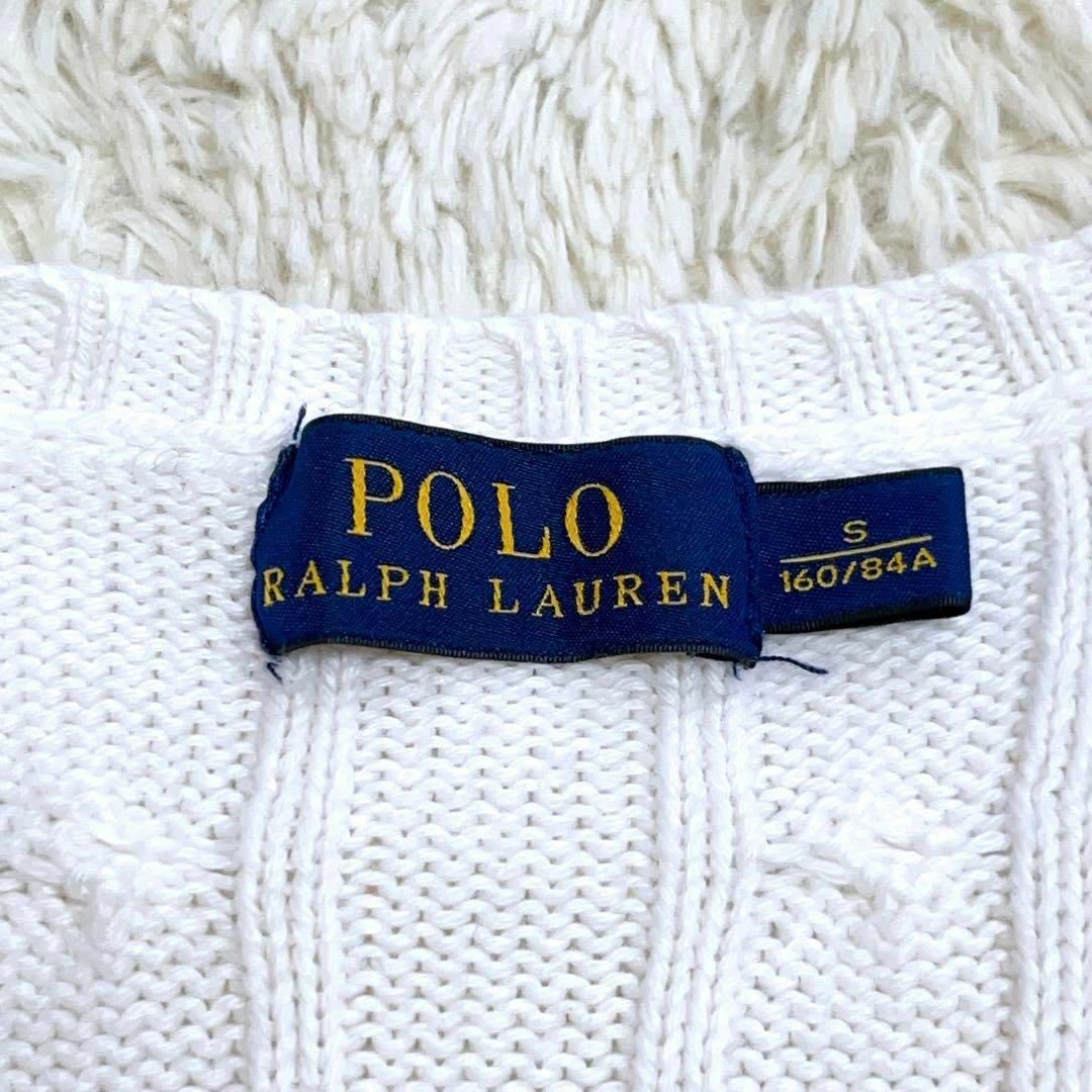 POLO RALPH LAUREN(ポロラルフローレン)の美品✨ポロラルフローレン　ケーブル編みVネックニット　青刺繍　コットン　白　S レディースのトップス(ニット/セーター)の商品写真