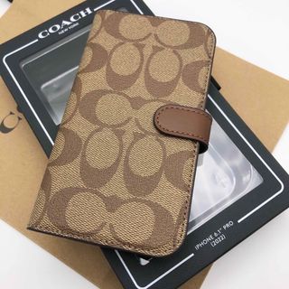 コーチ(COACH)の【COACH☆新品】iPhone 14 PRO フォリオ・シグネチャー☆カーキ☆(iPhoneケース)