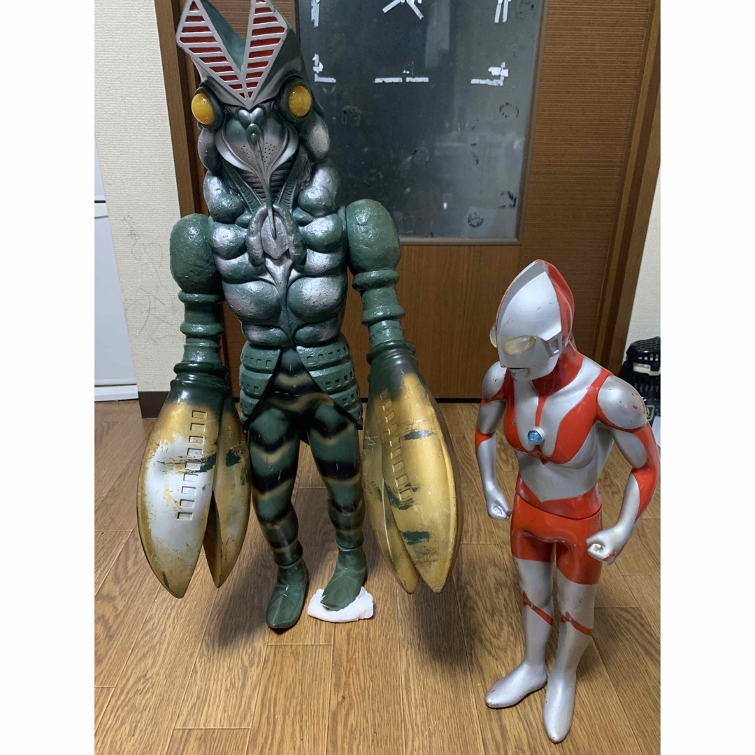 バルタン星人巨大ソフビとウルトラマン