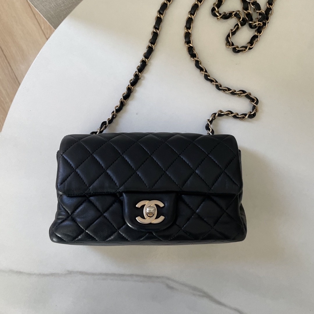 CHANEL(シャネル)のCHANEL ミニマトラッセ　ミニフラップ　ラムスキン レディースのバッグ(ショルダーバッグ)の商品写真