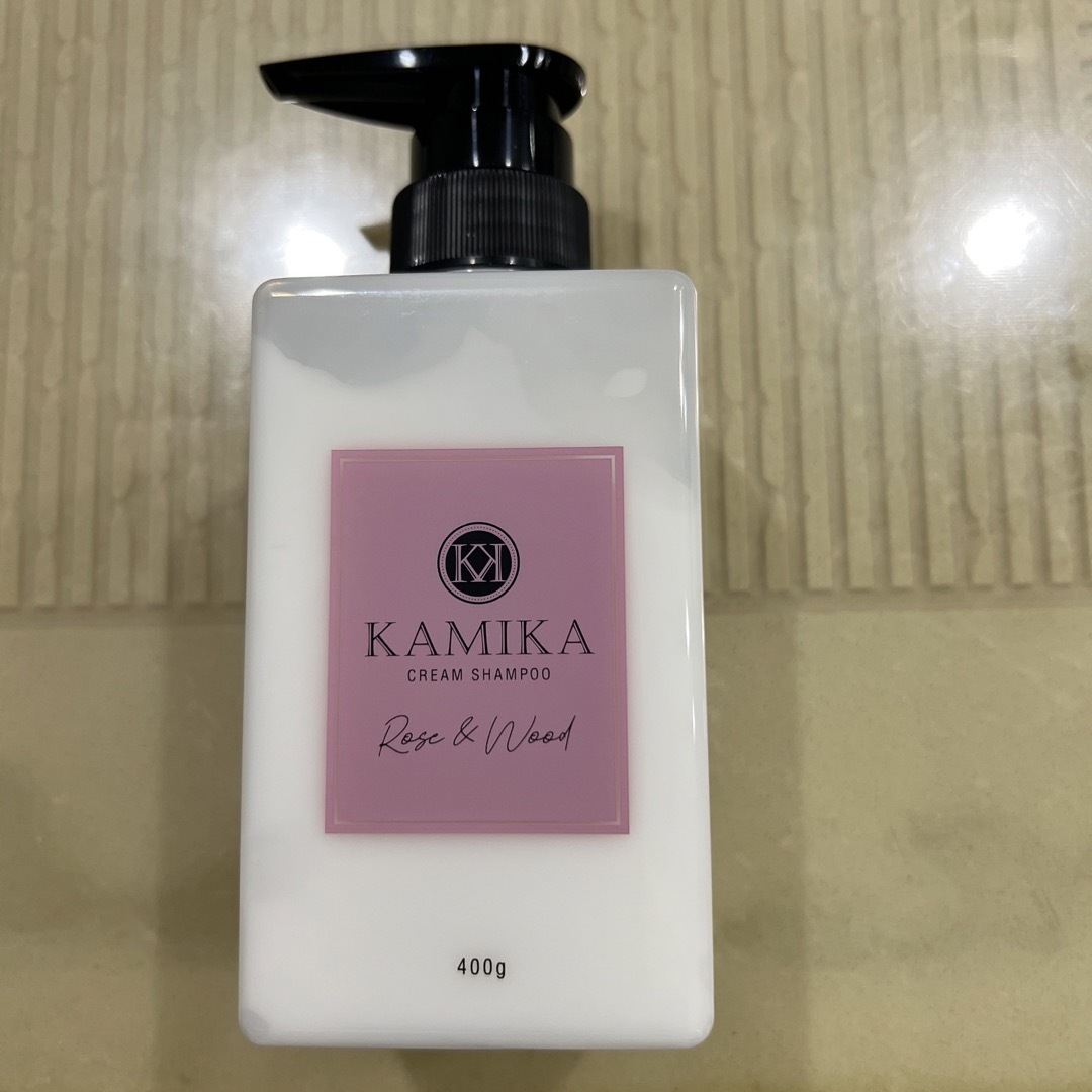 KAMIKA(カミカ)のカミカ　クリームシャンプー　ローズ&ウッドの香り コスメ/美容のヘアケア/スタイリング(シャンプー)の商品写真