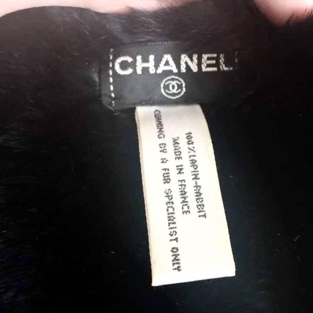 CHANEL(シャネル)の正規品 シャネル ラパン リストバンド バングル ブレスレット ラビットファー レディースのアクセサリー(ブレスレット/バングル)の商品写真