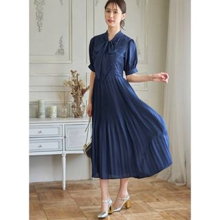 【新品】トッコ クローゼット ボウタイリボン付きレース装飾プリーツワンピース 紺 新品未使用♡ラメ配色ワンピース♡アプワイザーリッシェ♡マイストラーダ好きにも