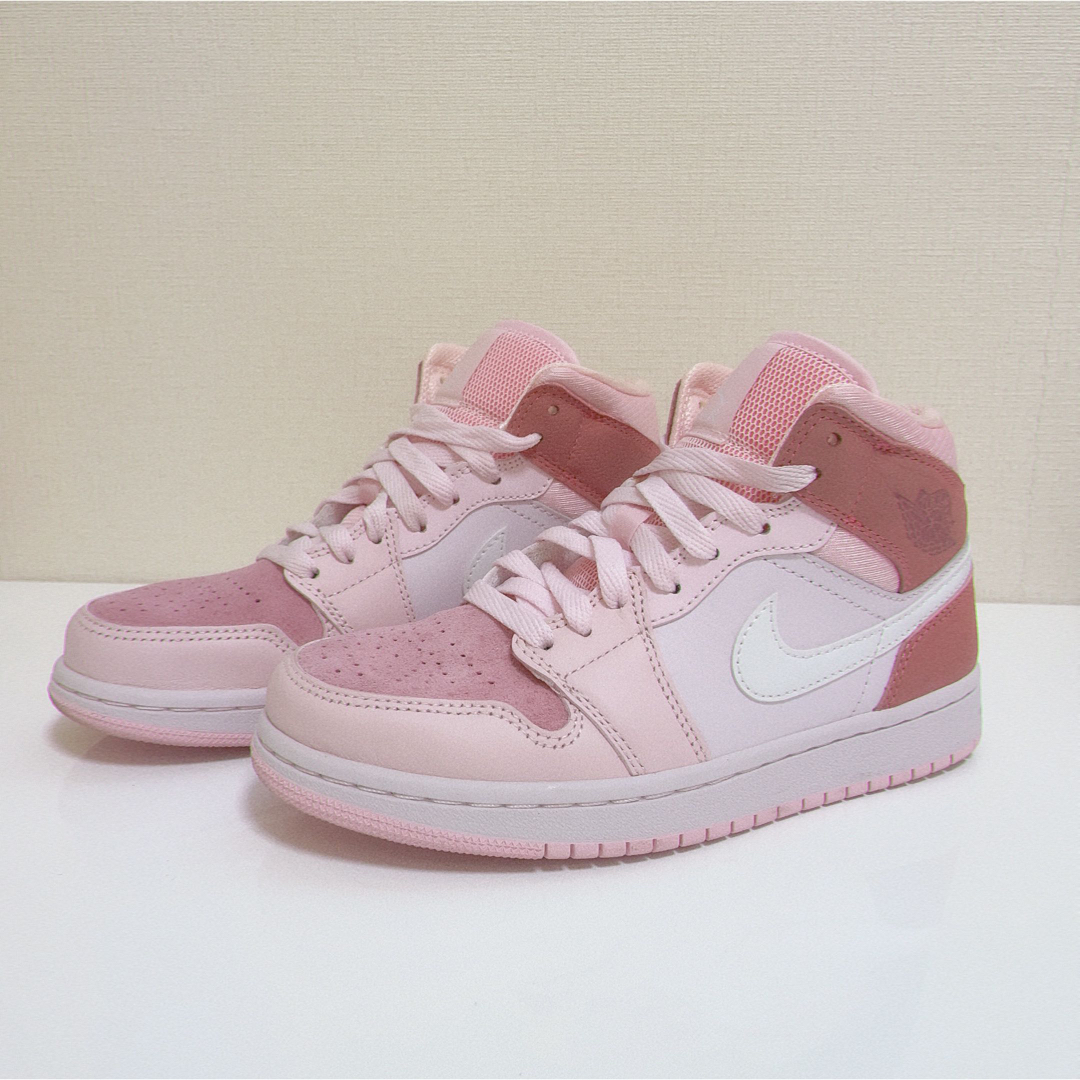 NIKE(ナイキ)のNike WMNS Air Jordan 1 Mid Digital Pink レディースの靴/シューズ(スニーカー)の商品写真