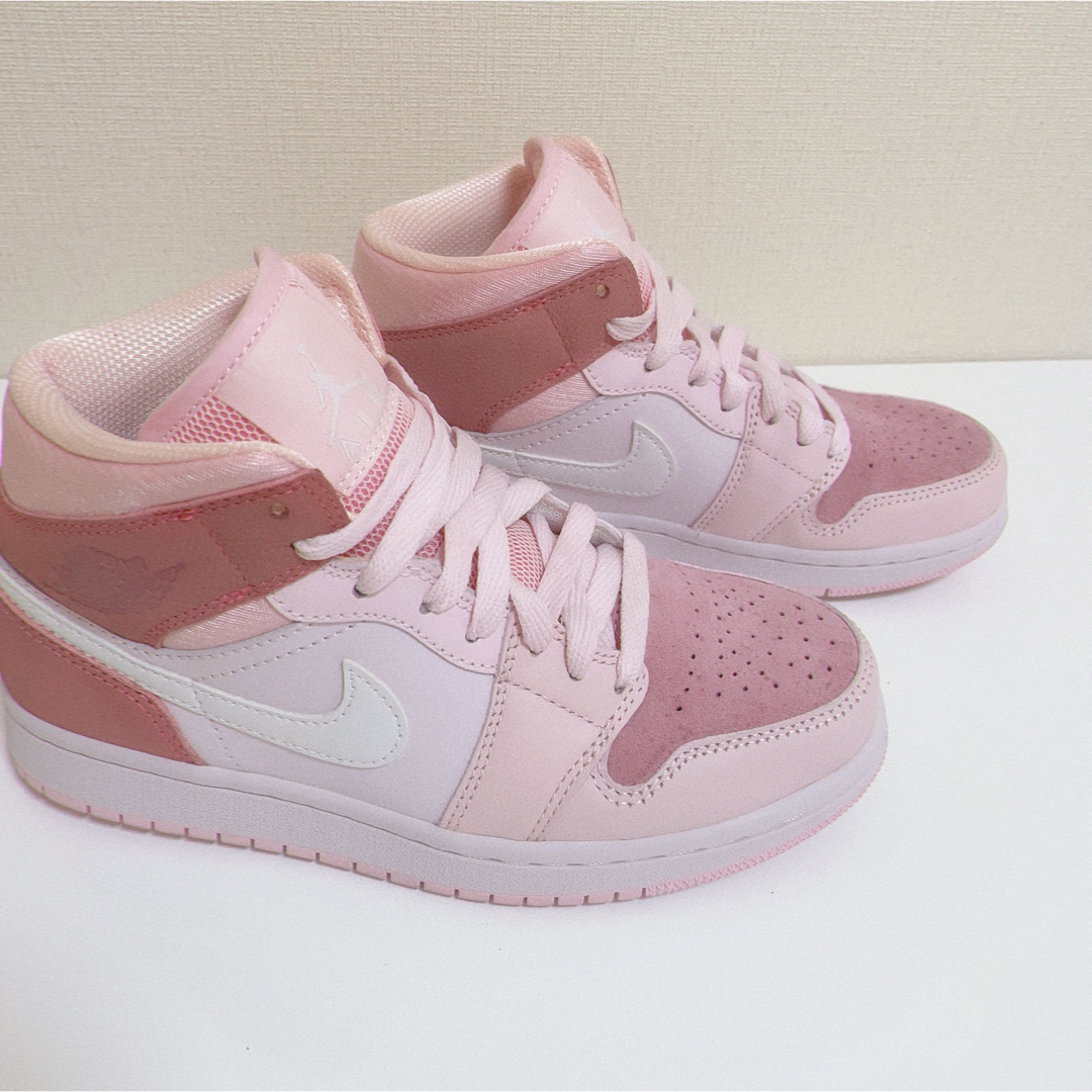 NIKE(ナイキ)のNike WMNS Air Jordan 1 Mid Digital Pink レディースの靴/シューズ(スニーカー)の商品写真