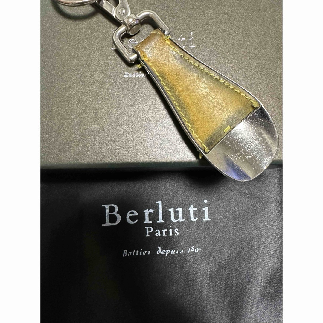 Berluti(ベルルッティ)のレア　ベルルッティ　キーリング　靴べら　黄色　イエロー メンズのファッション小物(キーホルダー)の商品写真