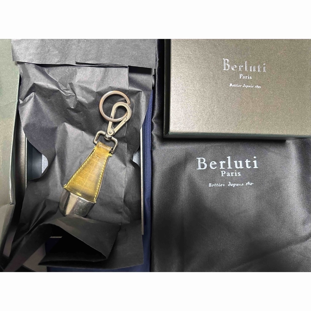 Berluti(ベルルッティ)のレア　ベルルッティ　キーリング　靴べら　黄色　イエロー メンズのファッション小物(キーホルダー)の商品写真