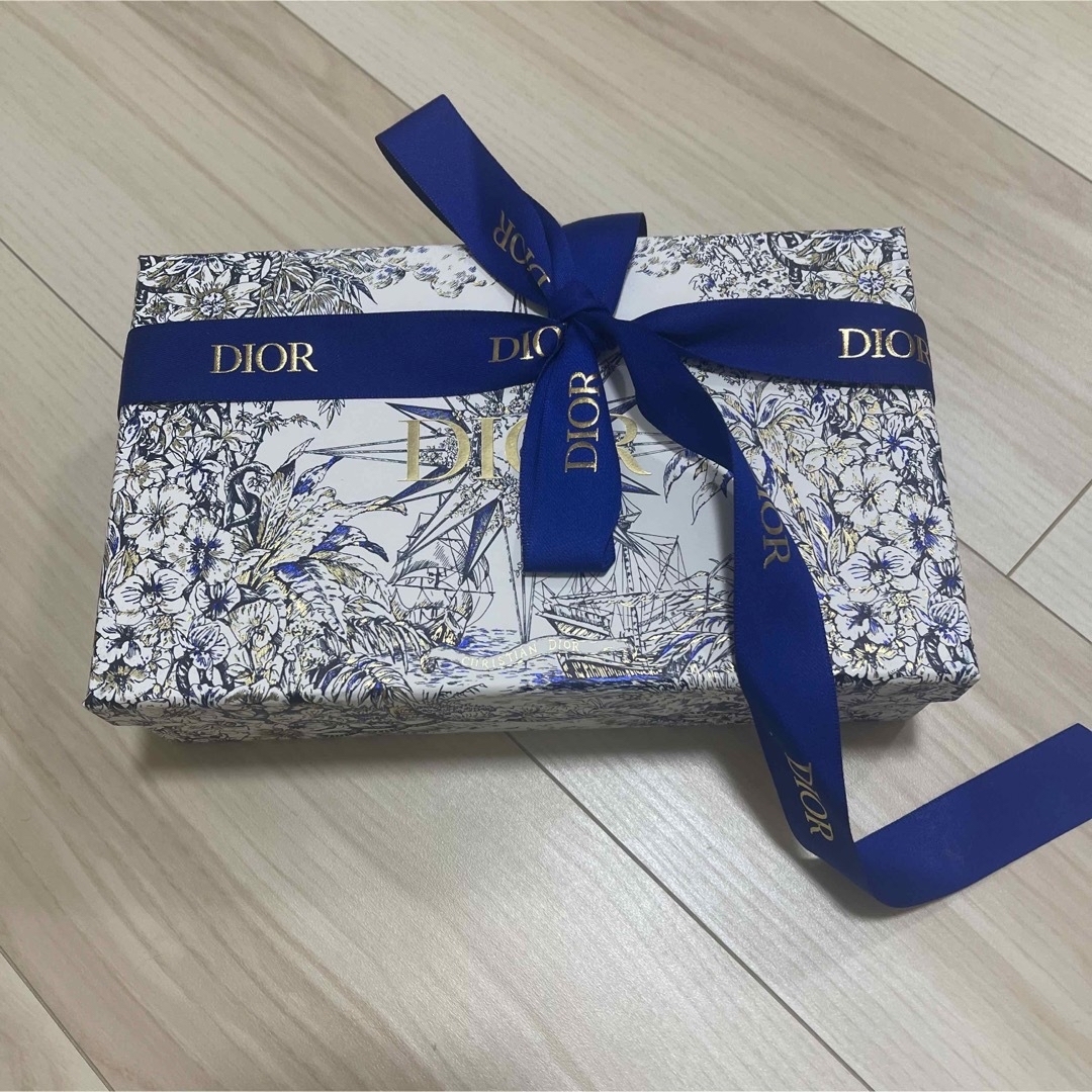 Christian Dior(クリスチャンディオール)のLADY DIOR コンパクト ジップ カードホルダー レディースのファッション小物(コインケース)の商品写真