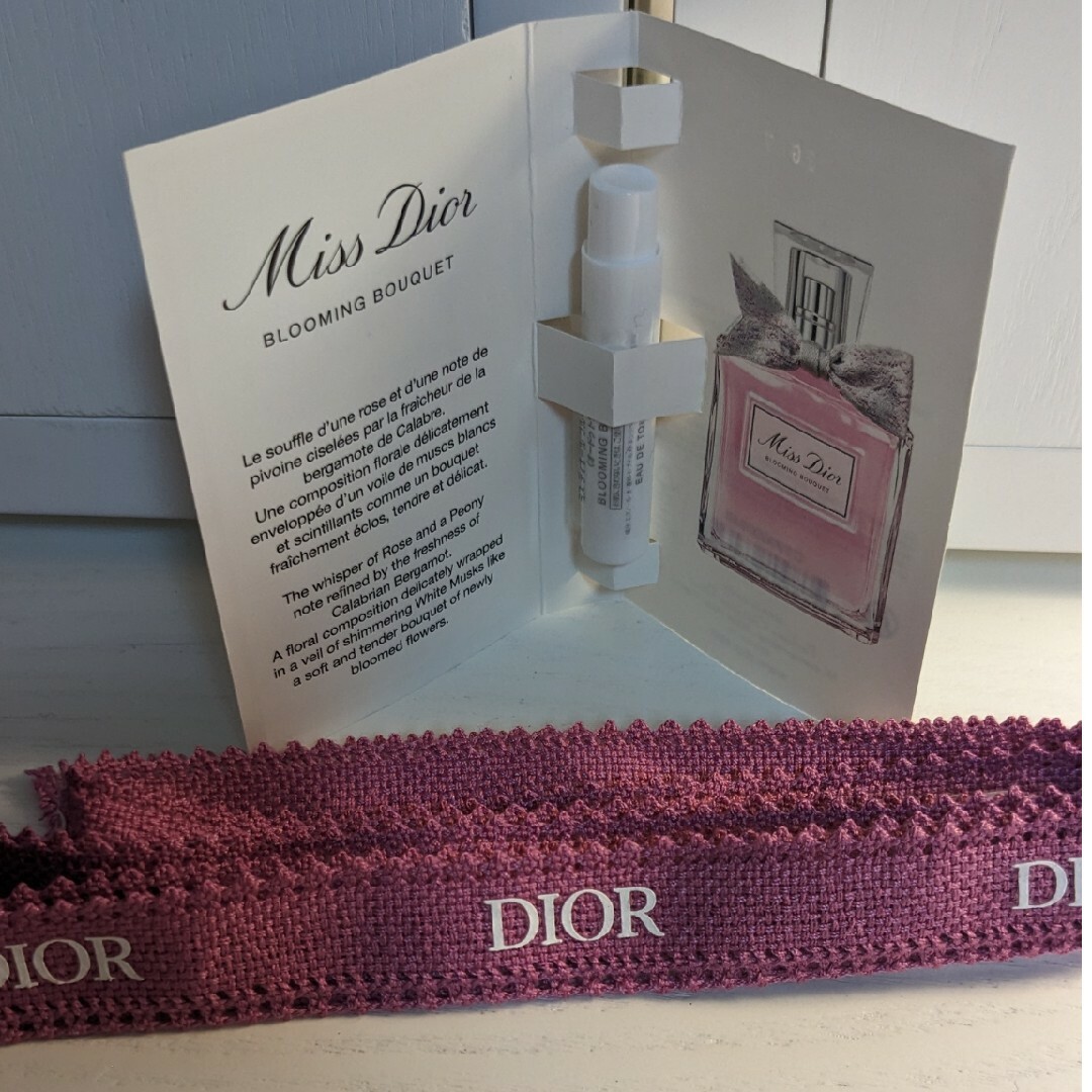 Christian Dior(クリスチャンディオール)のMiss Dior　香水サンプル1ml　ピンクのリボン付き コスメ/美容のキット/セット(サンプル/トライアルキット)の商品写真
