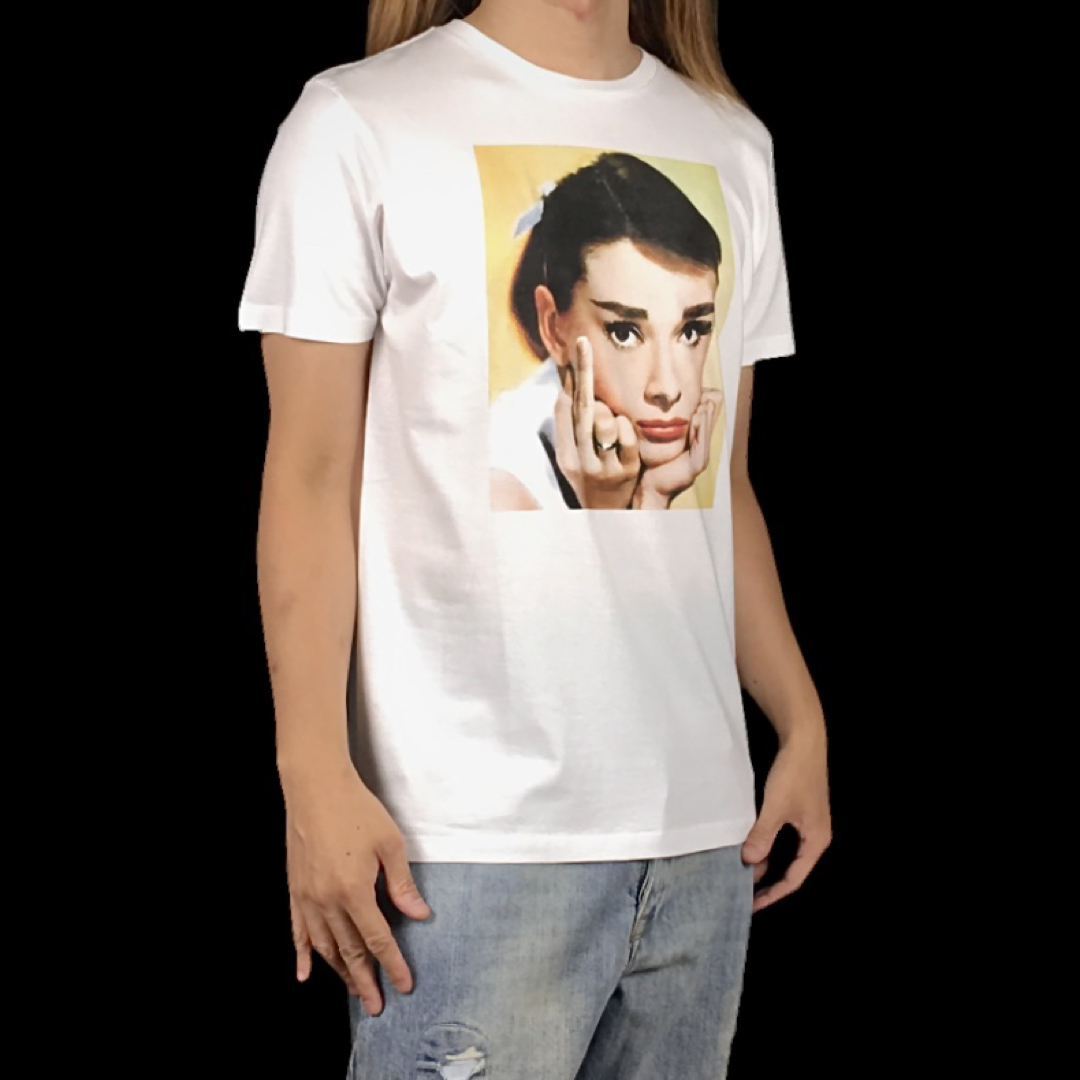 新品 オードリーヘプバーン FUCK YOU 中指 立て ジェスチャー Tシャツ メンズのトップス(Tシャツ/カットソー(半袖/袖なし))の商品写真