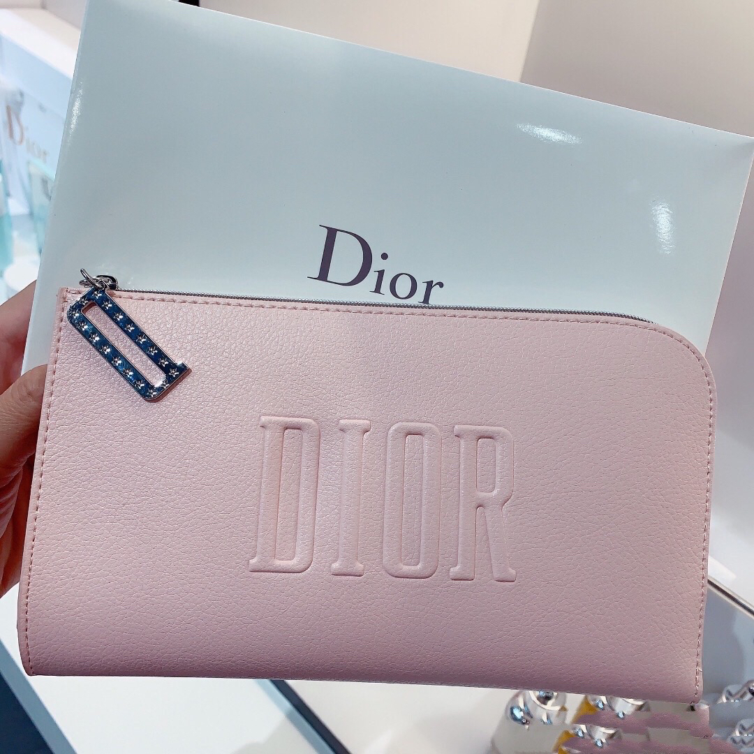 Christian Dior(クリスチャンディオール)のディオール　ノベルティ　ポーチ　サクラピンク　箱付き レディースのファッション小物(ポーチ)の商品写真