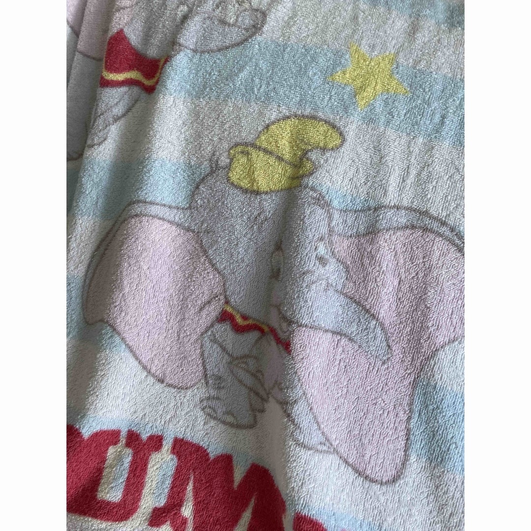 Disney(ディズニー)のタオルケット　お昼寝ケット　ダンボ　⭐️🐘 キッズ/ベビー/マタニティの寝具/家具(タオルケット)の商品写真