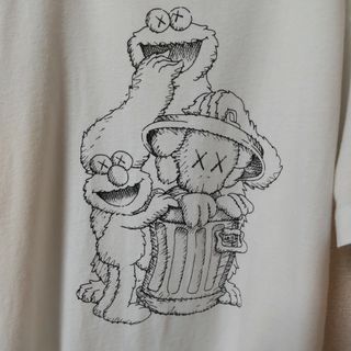 UNIQLO - 人気コラボ カウズKAWS×UT×セサミストリート Mサイズの通販