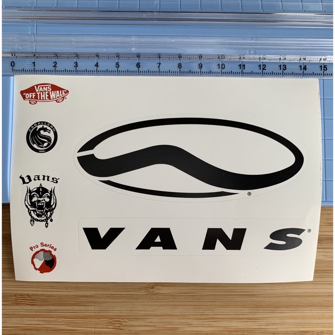 VANS(ヴァンズ)のVANS★スティッカー2シート★レアもの スポーツ/アウトドアのスポーツ/アウトドア その他(スケートボード)の商品写真