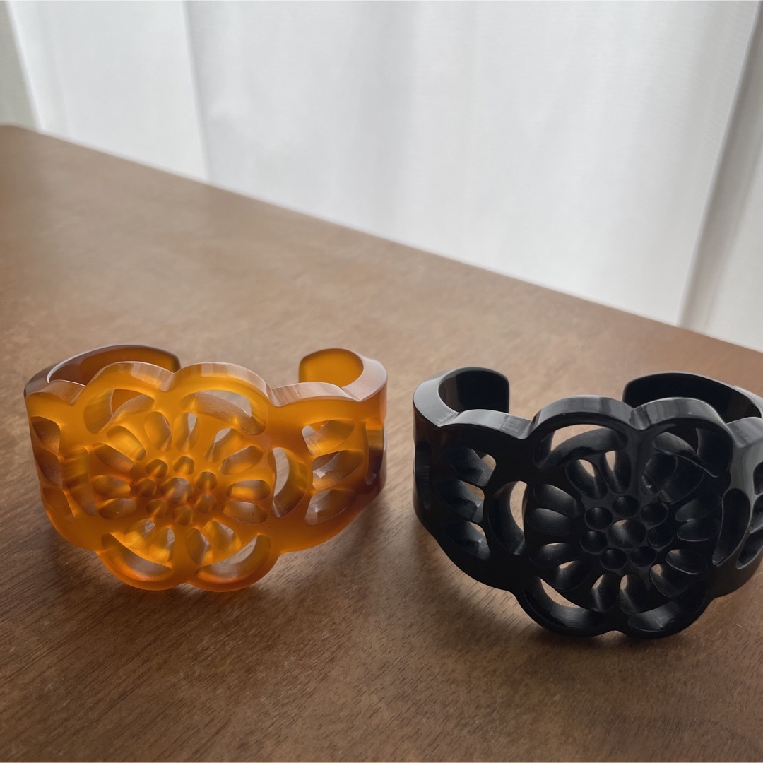 バングル ブレスレット プラスチック べっ甲風? ブラック セット | フリマアプリ ラクマ