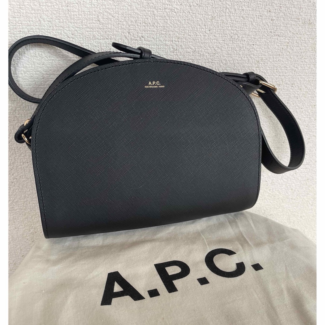 A.P.C.  アーペーセー♡ハーフムーン・サフィアーノバッグ