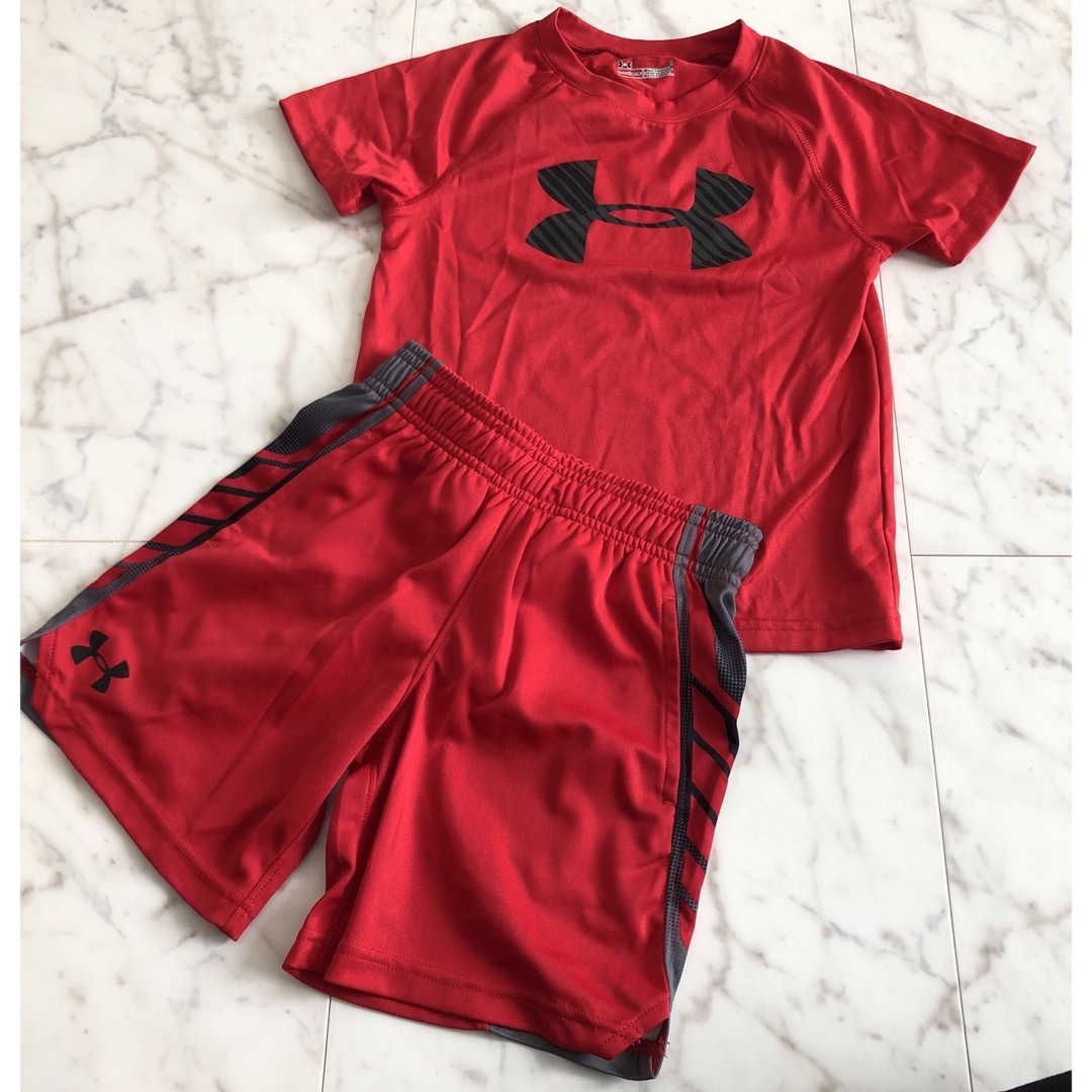 UNDER ARMOUR(アンダーアーマー)のUNDER ARMOR スポーツウェア上下セット 子ども用 スポーツ/アウトドアのトレーニング/エクササイズ(トレーニング用品)の商品写真