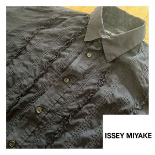 イッセイミヤケ(ISSEY MIYAKE)のissey miyake イッセイミヤケ　フリルシャツ　プリーツ　ネイビー(シャツ)