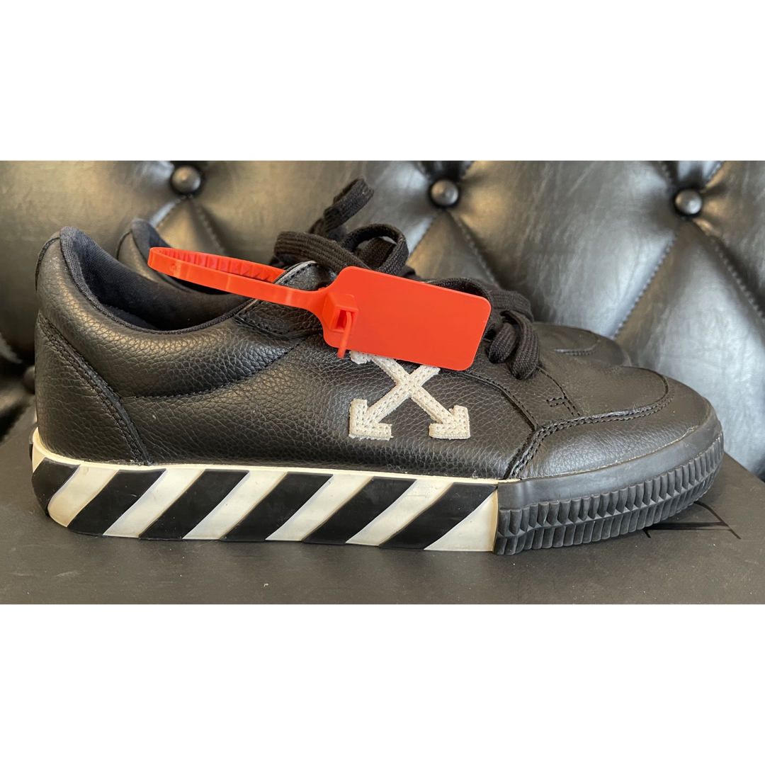 OFF-WHITE バルカナイズド　Black × White　レザースニーカー