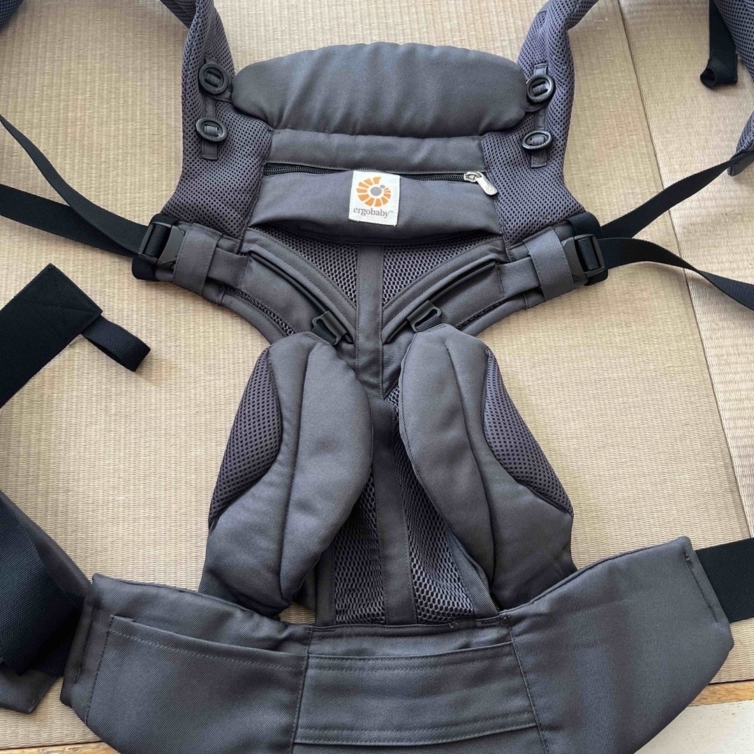 Ergobaby(エルゴベビー)のエルゴベビー オムニ360 クールエアメッシュ トイザらス限定色 キッズ/ベビー/マタニティの外出/移動用品(抱っこひも/おんぶひも)の商品写真