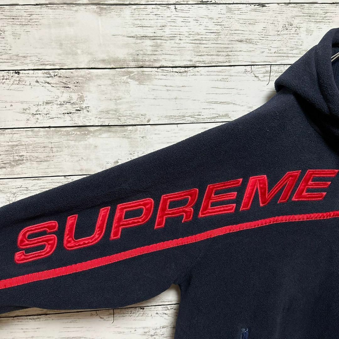 Supreme(シュプリーム)の433【即完売品】シュプリーム☆刺繍ビッグロゴ　ハーフジップフリースパーカー美品 メンズのトップス(パーカー)の商品写真