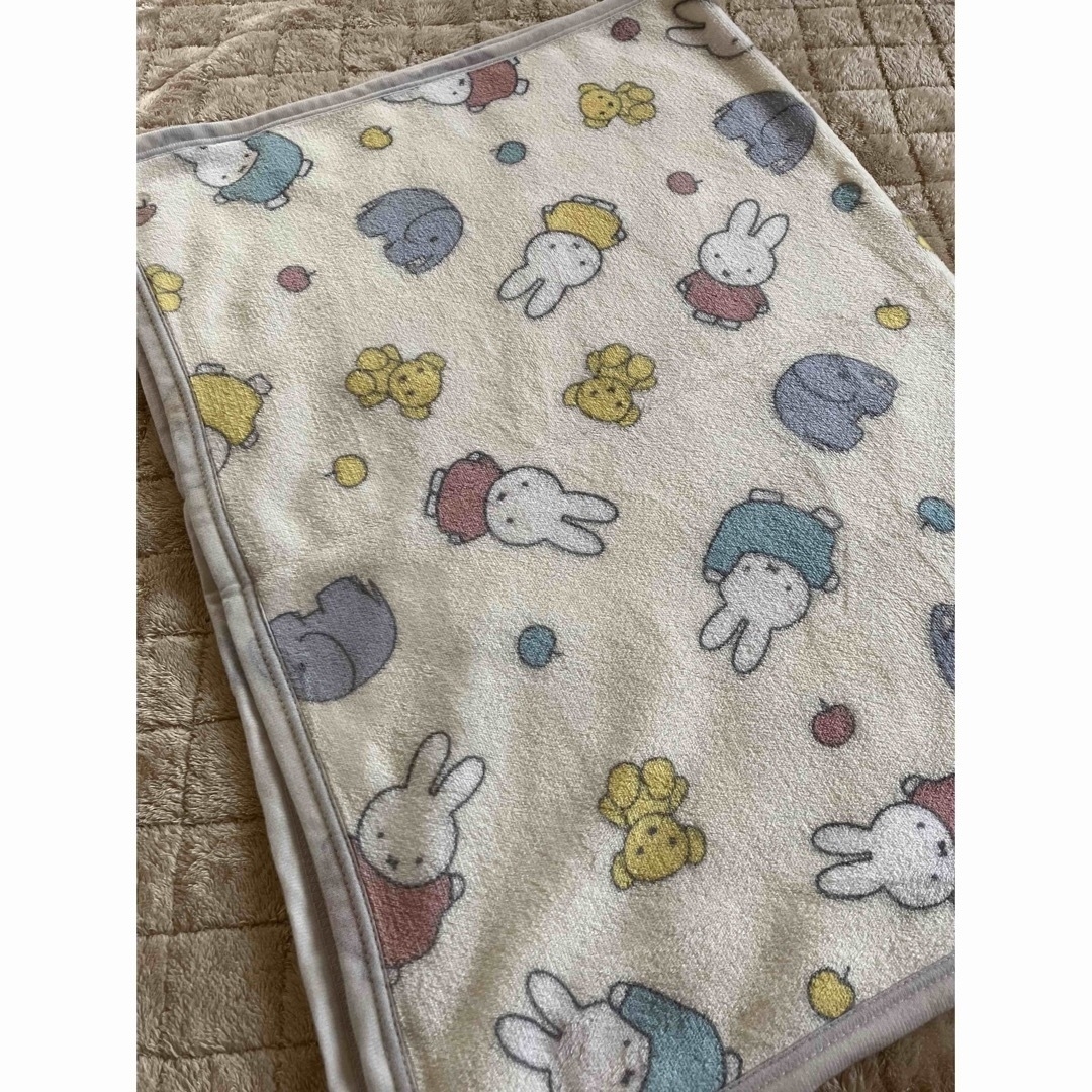 新品 ミッフィ♡ ひざ掛け ブランケット 毛布 ♡バースデイ* キッズ/ベビー/マタニティの寝具/家具(毛布)の商品写真