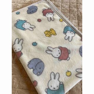 新品 ミッフィ♡ ひざ掛け ブランケット 毛布 ♡バースデイ*(毛布)