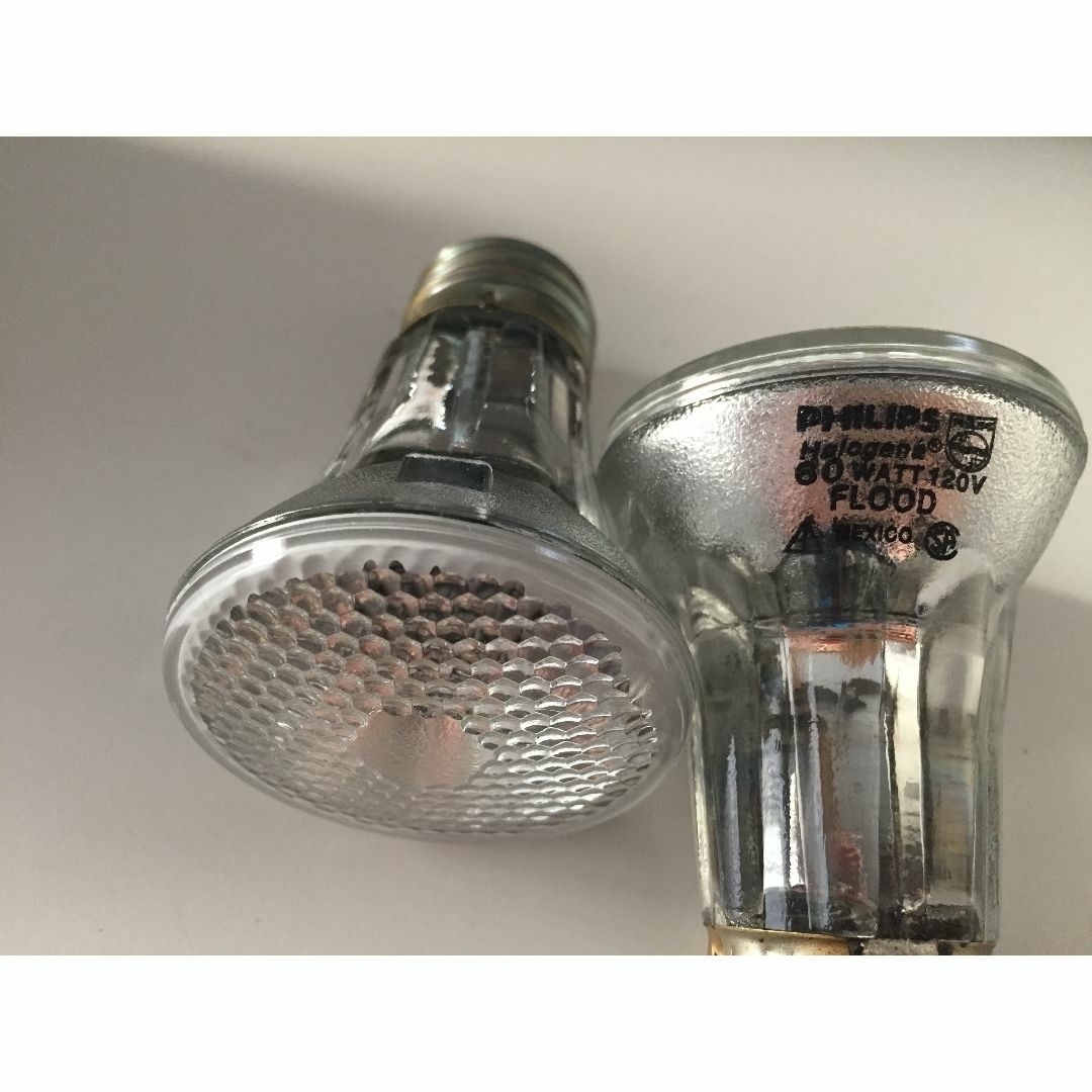 PHILIPS(フィリップス)のハロゲン電球 Philips 60w 120v E26 PAR16 2個セット インテリア/住まい/日用品のライト/照明/LED(蛍光灯/電球)の商品写真